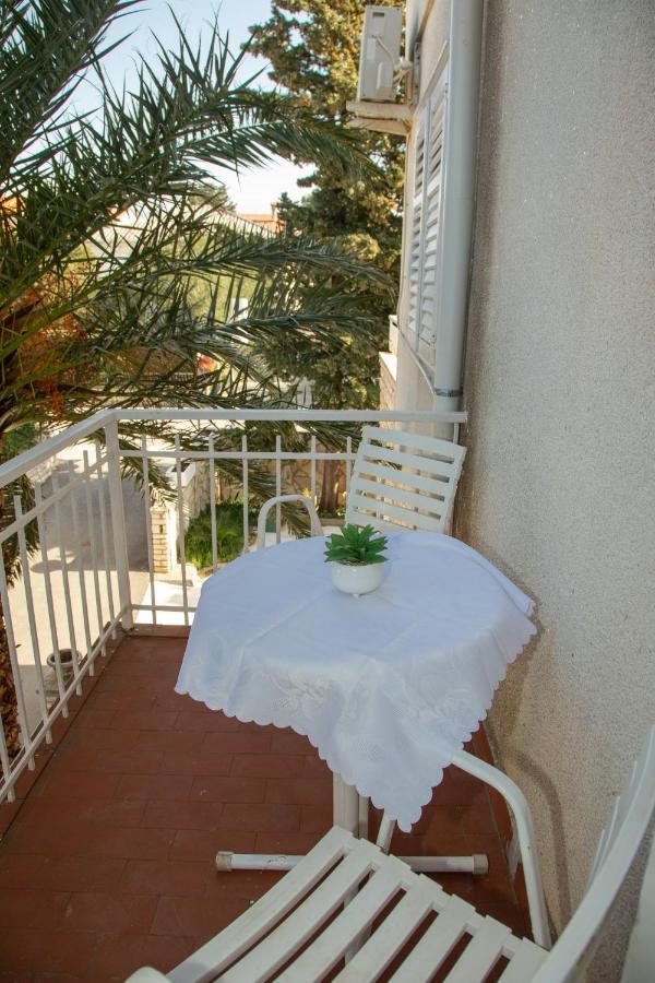 Rooms Magnolia With Pool Novalja Exterior photo