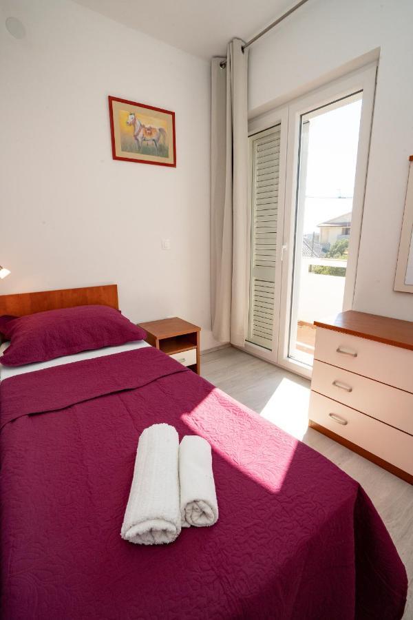 Rooms Magnolia With Pool Novalja Exterior photo
